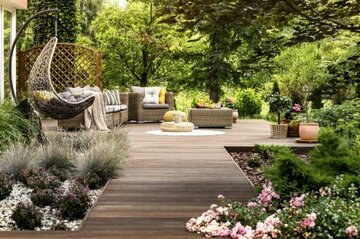 Profitez de votre jardin de Saint-Clément-de-Rivière grâce à une terrasse en bois fabriquée sur mesure